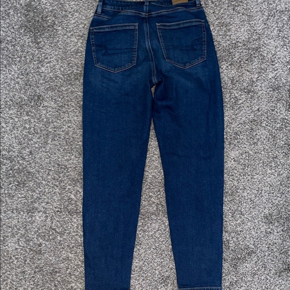 American Eagle High Rise Mom Jeans LONG - Picture 3 of 7